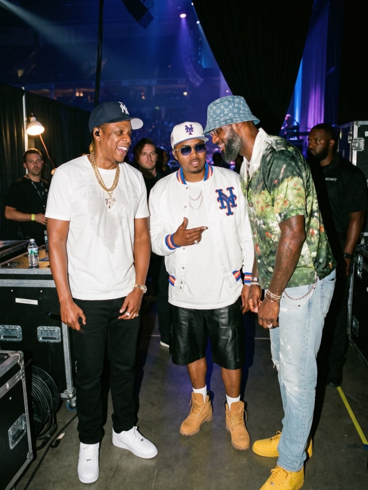 休赛期动态: 詹姆斯出席Jay-Z30周年演唱会 后台密会Nas 休赛期动态: 詹姆斯出席Jay-Z30周年演唱会 后台密会Nas