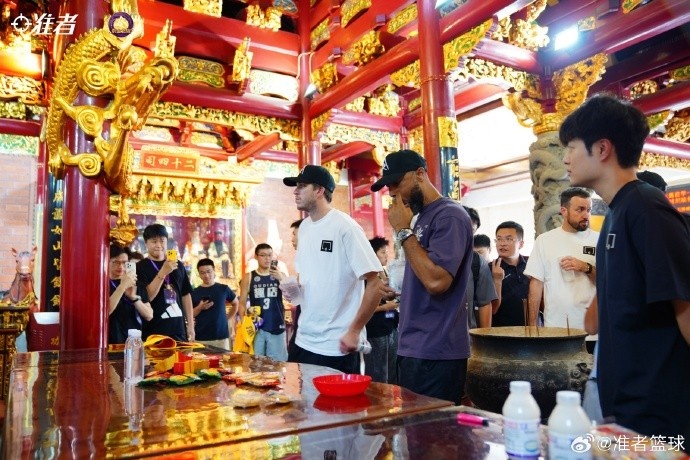 里夫斯中国行石狮站看提线木偶 体验闽南非遗文化 里夫斯中国行石狮站看提线木偶 体验闽南非遗文化
