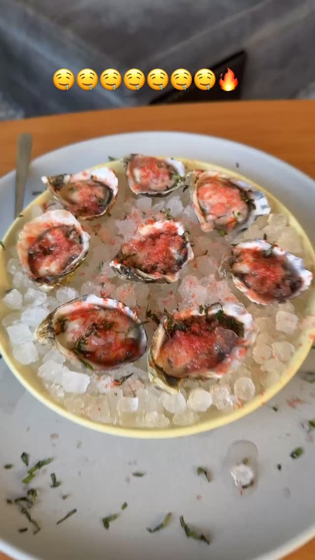 詹姆斯晒晚餐：生蚝冷盘香煎鱼排出镜