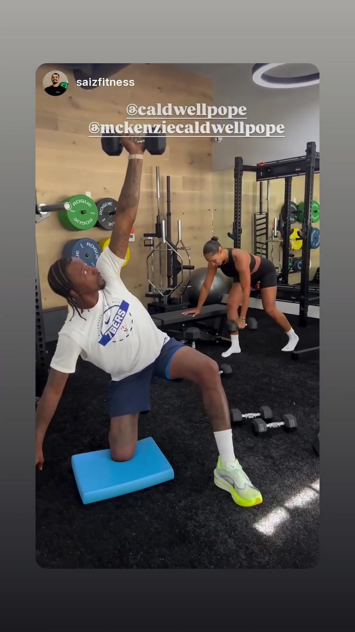 波普晒与妻子力量训练视频 身披76人训练服